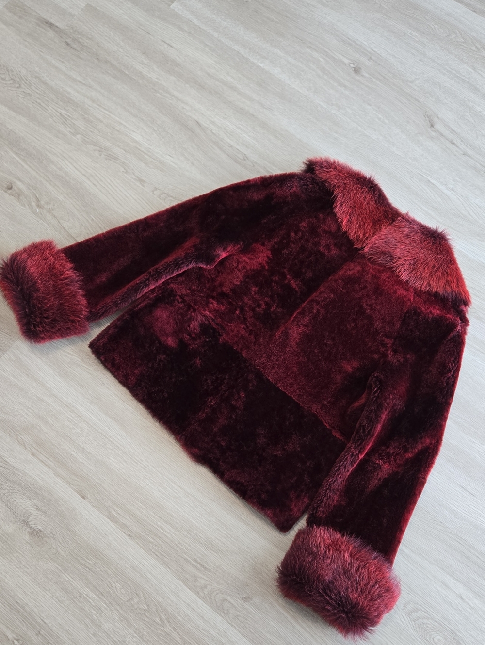 Via Veneto Real Shearling Fur Short Jacket in Deep Burgundy and Wine, Size XS - Picture 4 of 13